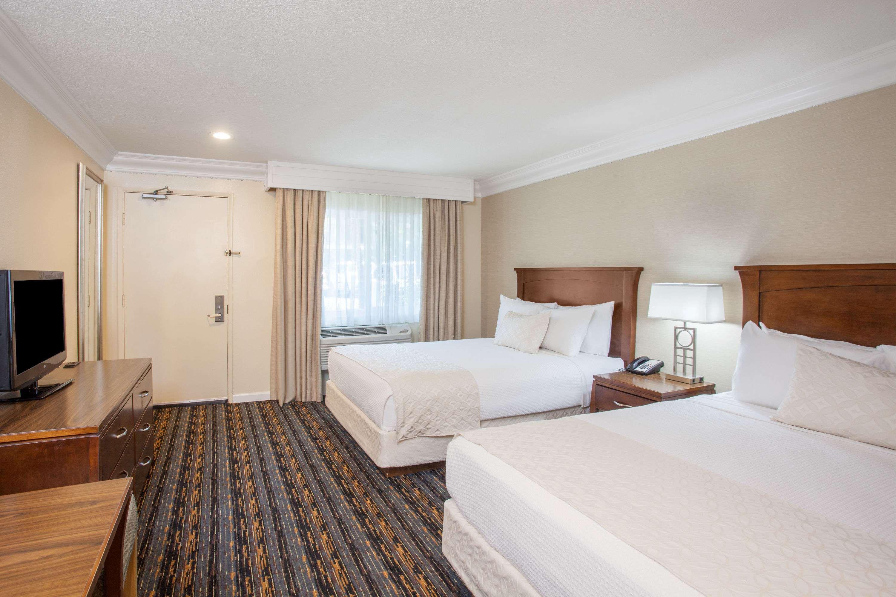 Days Inn By Wyndham San Diego Hotel Circle Екстериор снимка