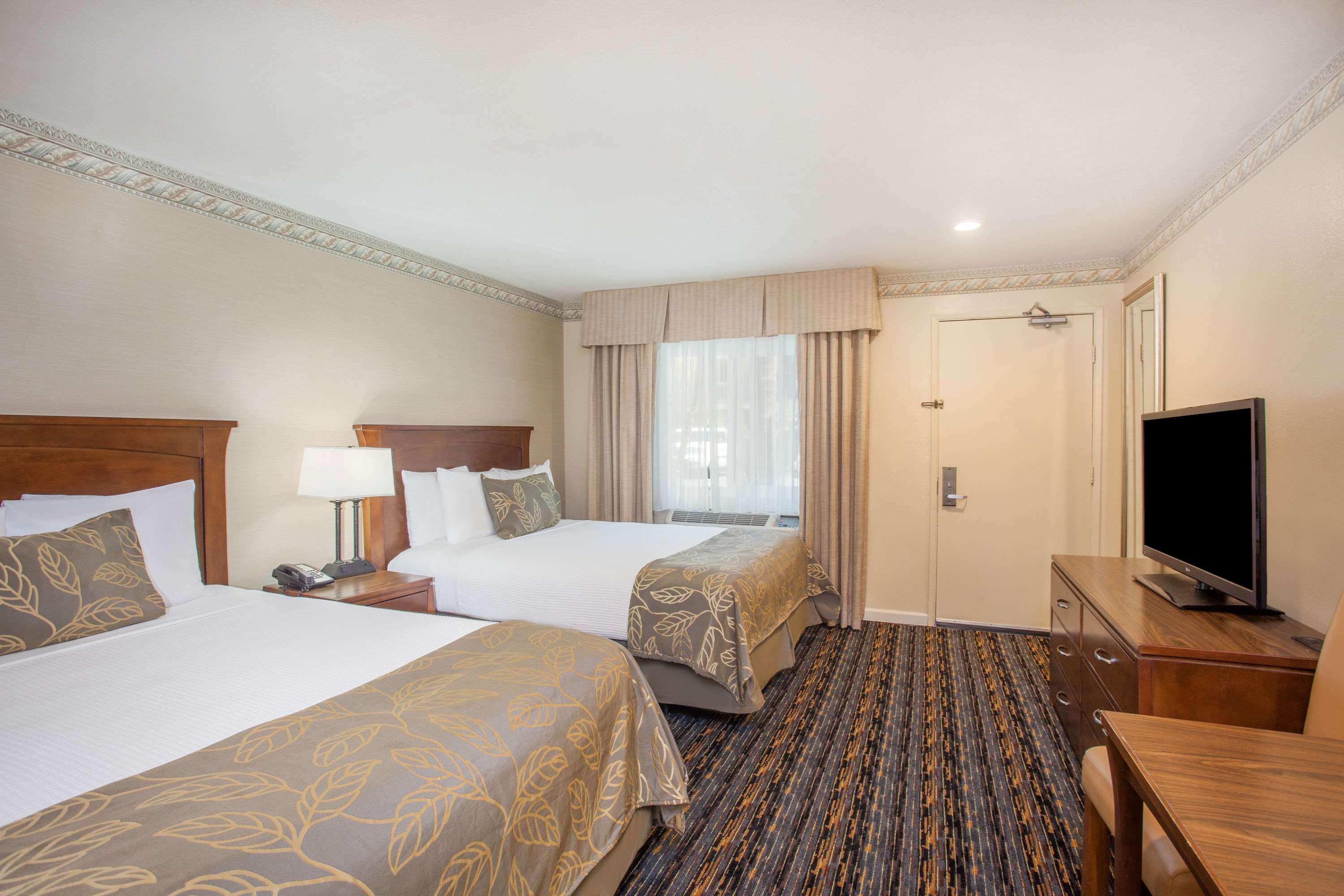 Days Inn By Wyndham San Diego Hotel Circle Екстериор снимка