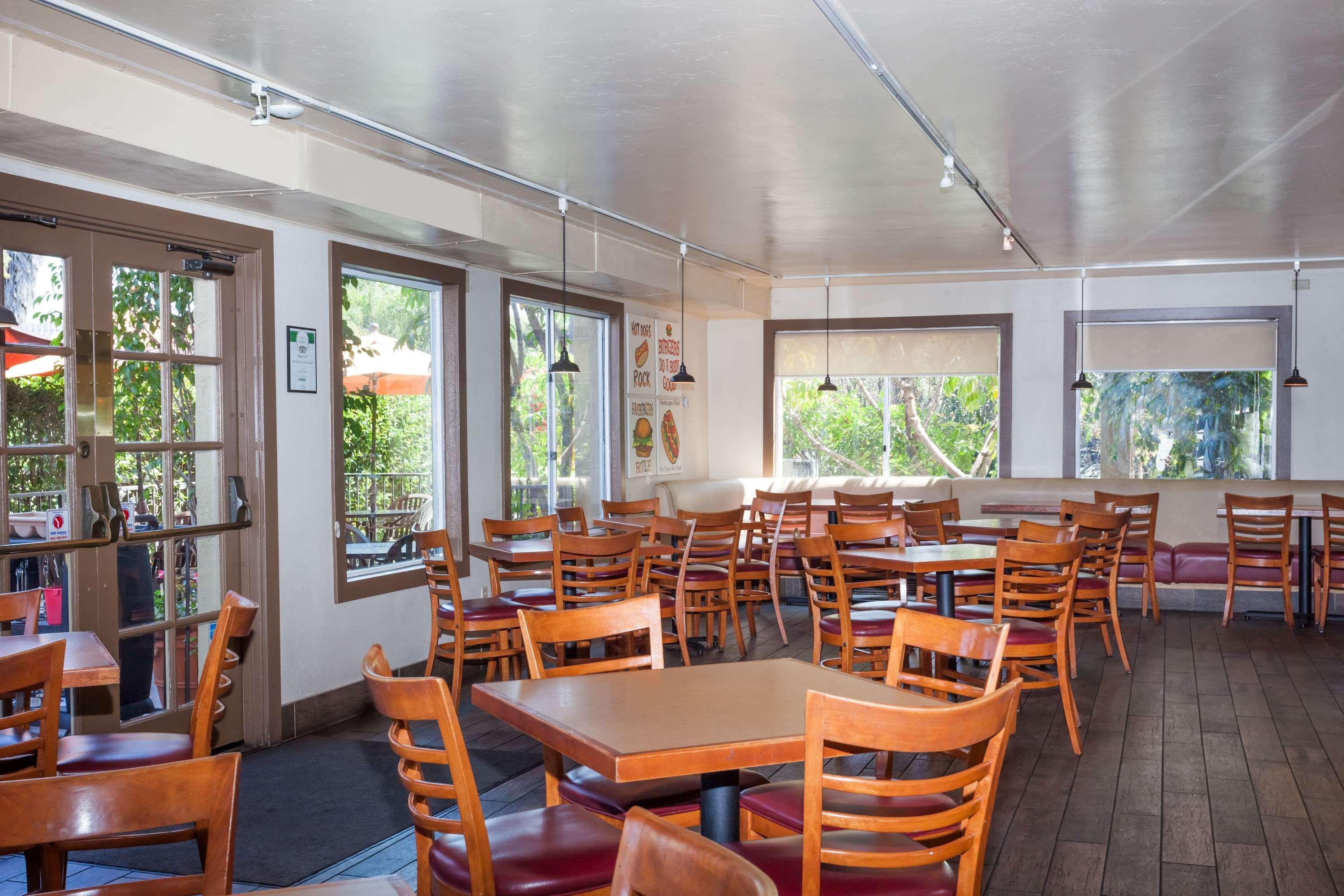 Days Inn By Wyndham San Diego Hotel Circle Екстериор снимка