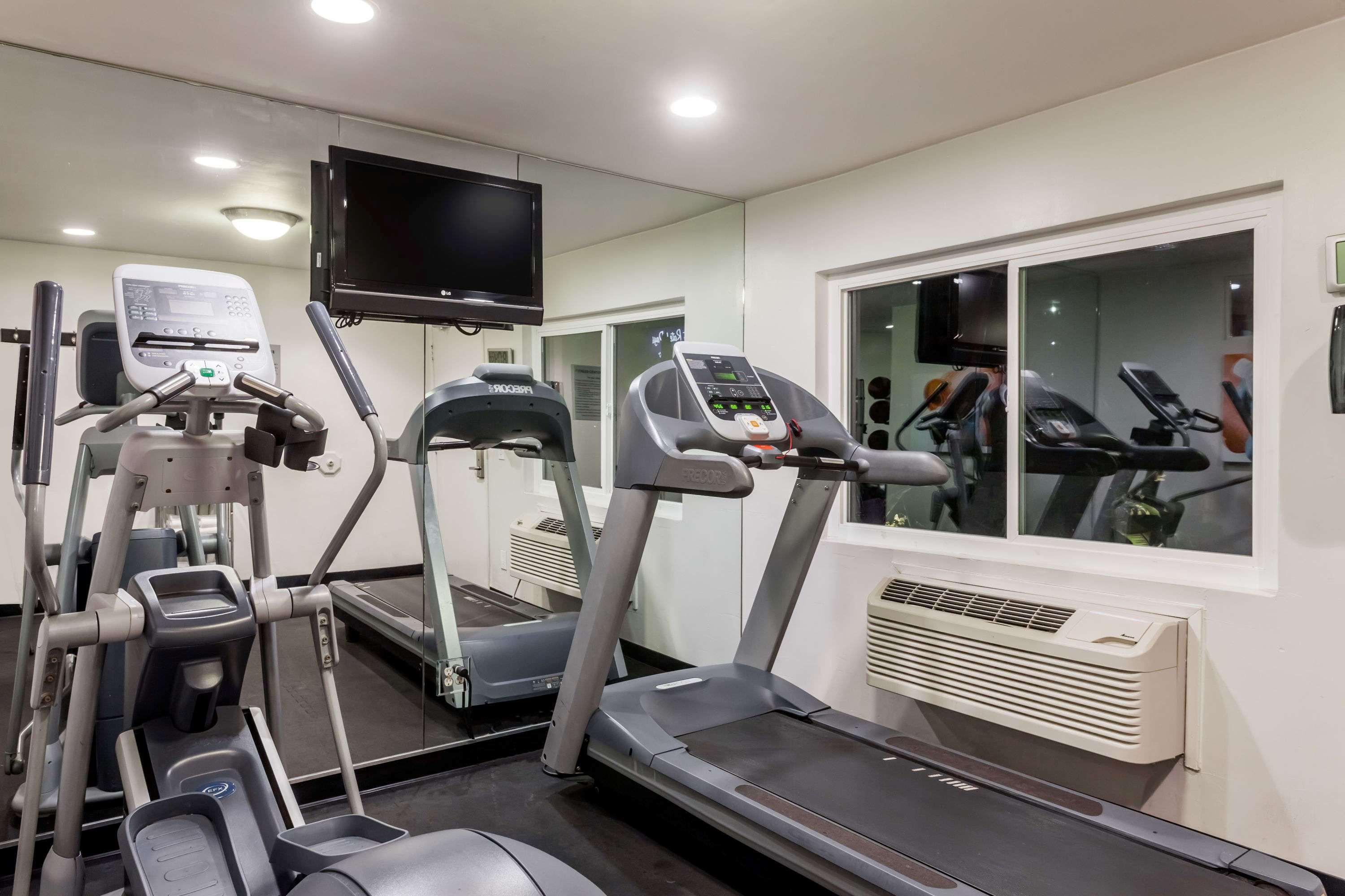 Days Inn By Wyndham San Diego Hotel Circle Екстериор снимка