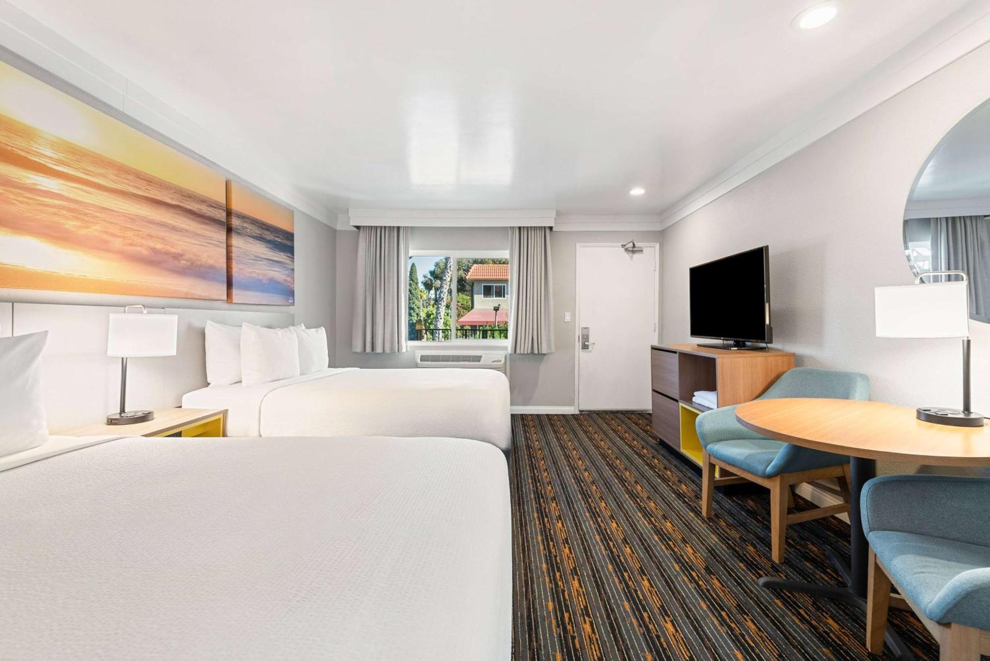 Days Inn By Wyndham San Diego Hotel Circle Екстериор снимка