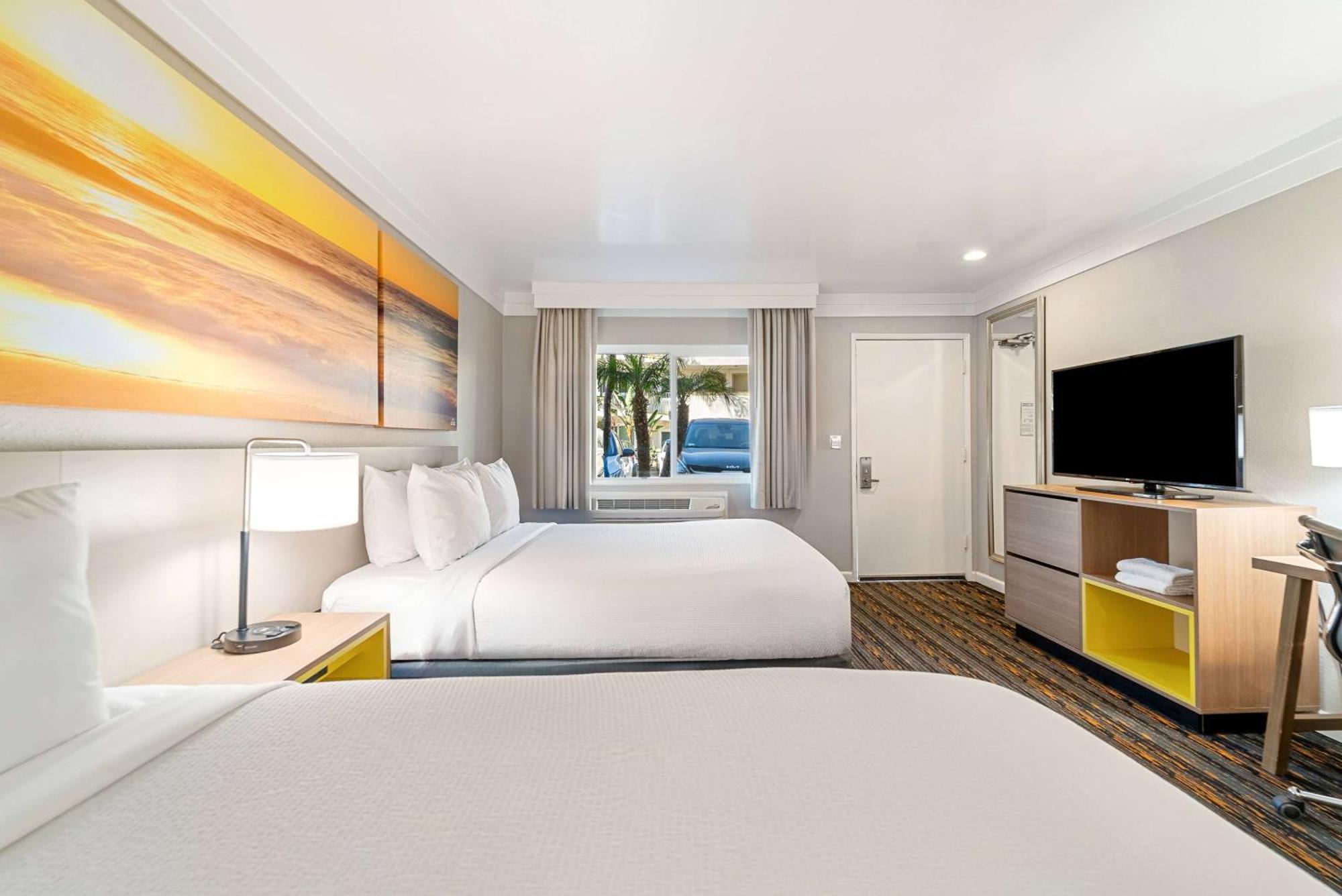 Days Inn By Wyndham San Diego Hotel Circle Екстериор снимка