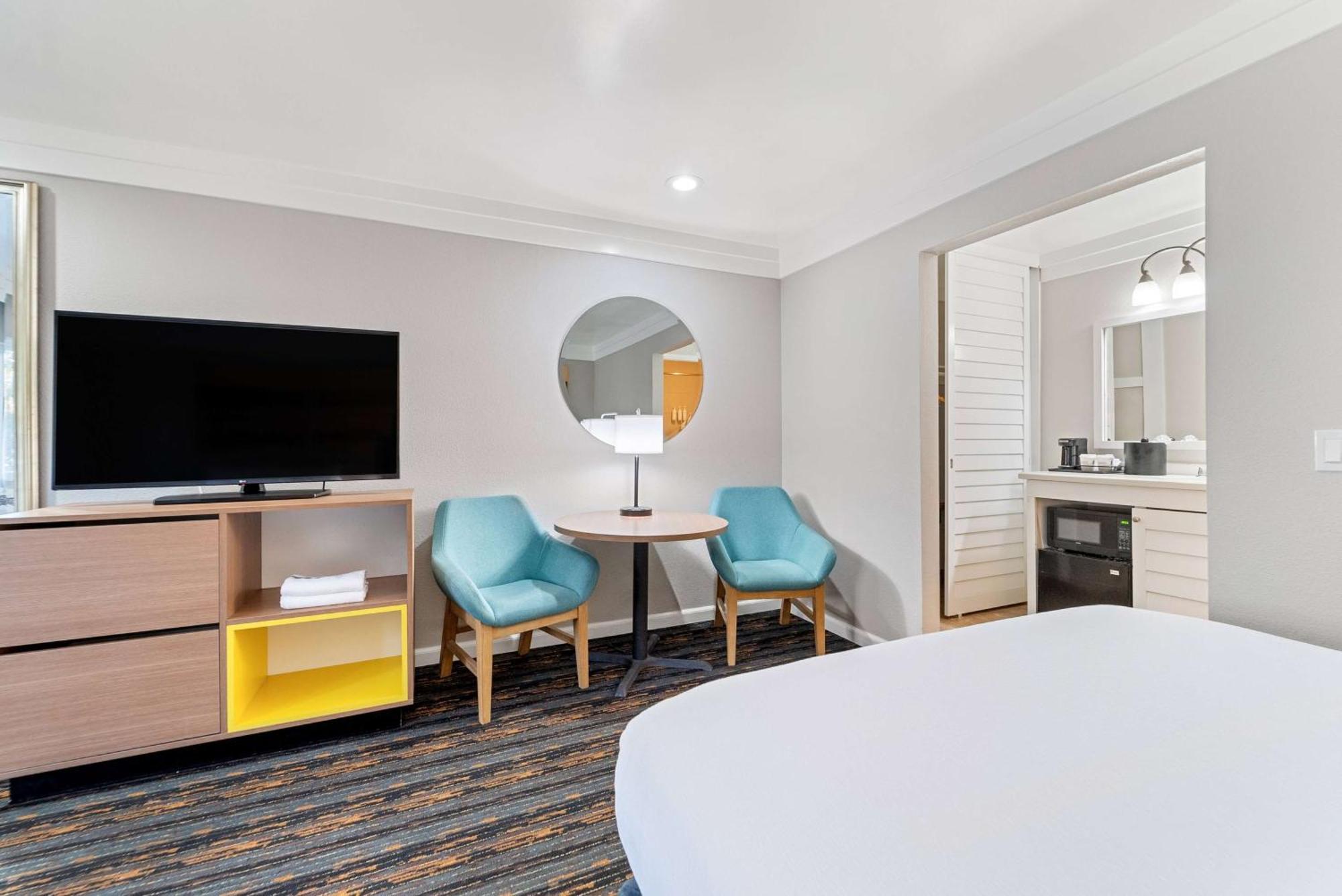Days Inn By Wyndham San Diego Hotel Circle Екстериор снимка