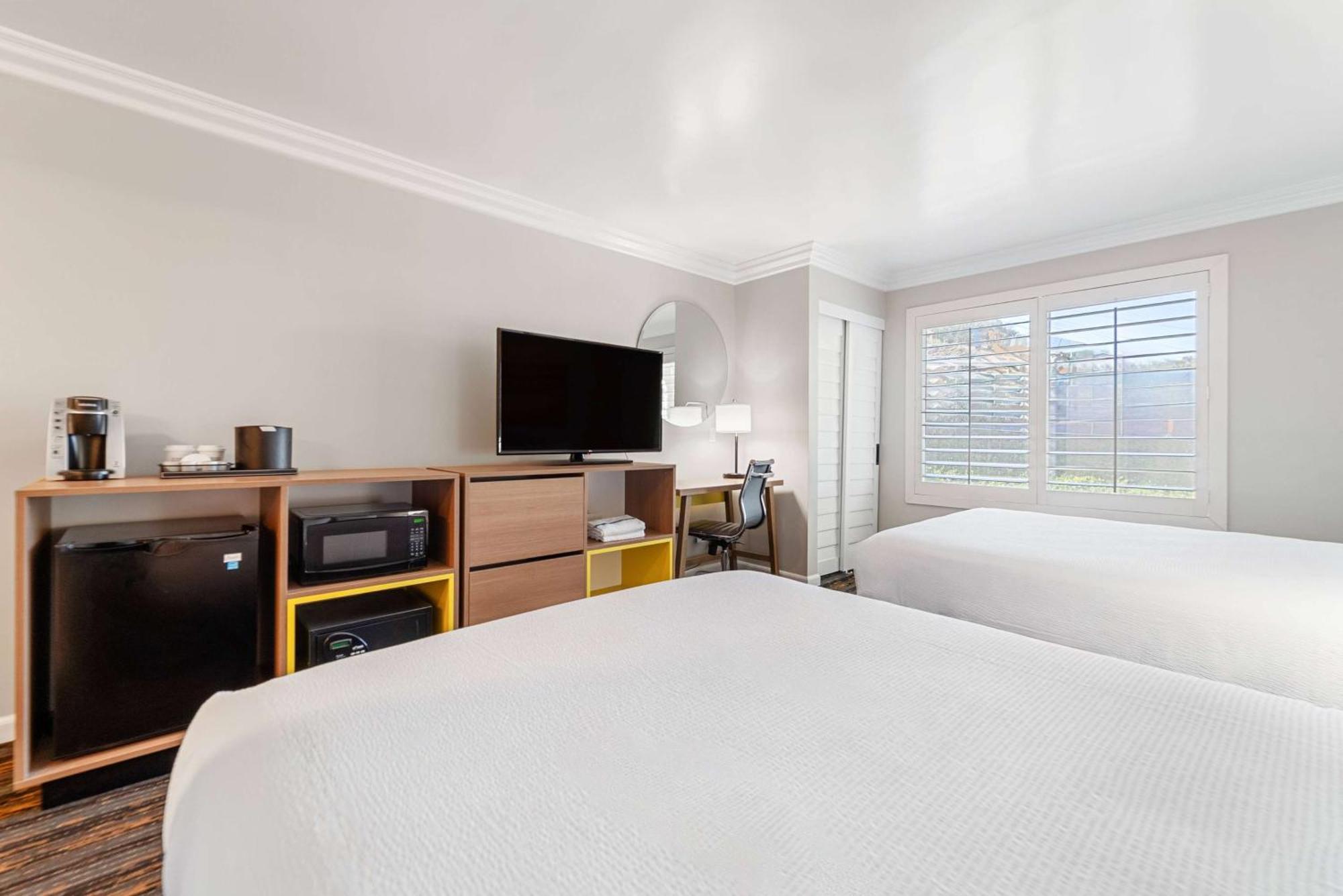 Days Inn By Wyndham San Diego Hotel Circle Екстериор снимка