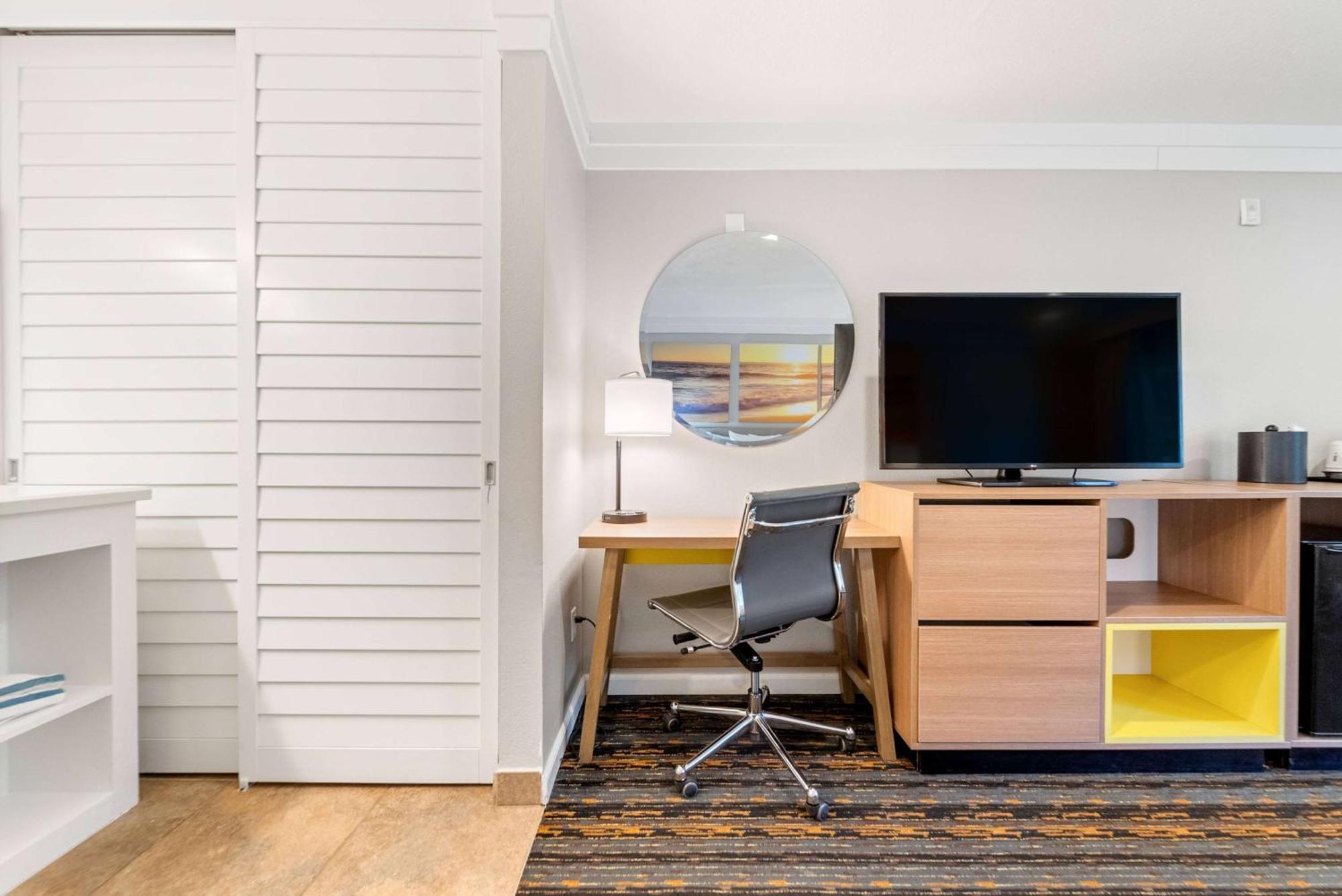 Days Inn By Wyndham San Diego Hotel Circle Екстериор снимка