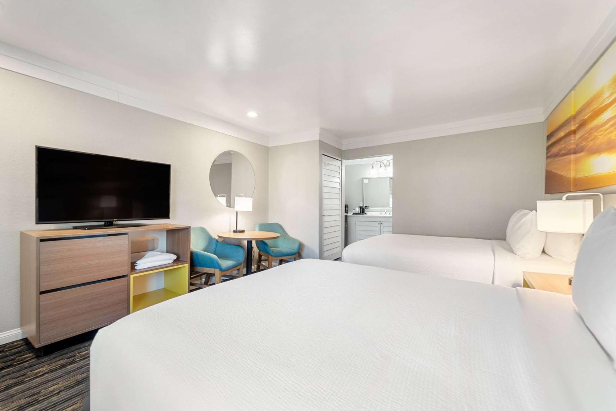 Days Inn By Wyndham San Diego Hotel Circle Екстериор снимка