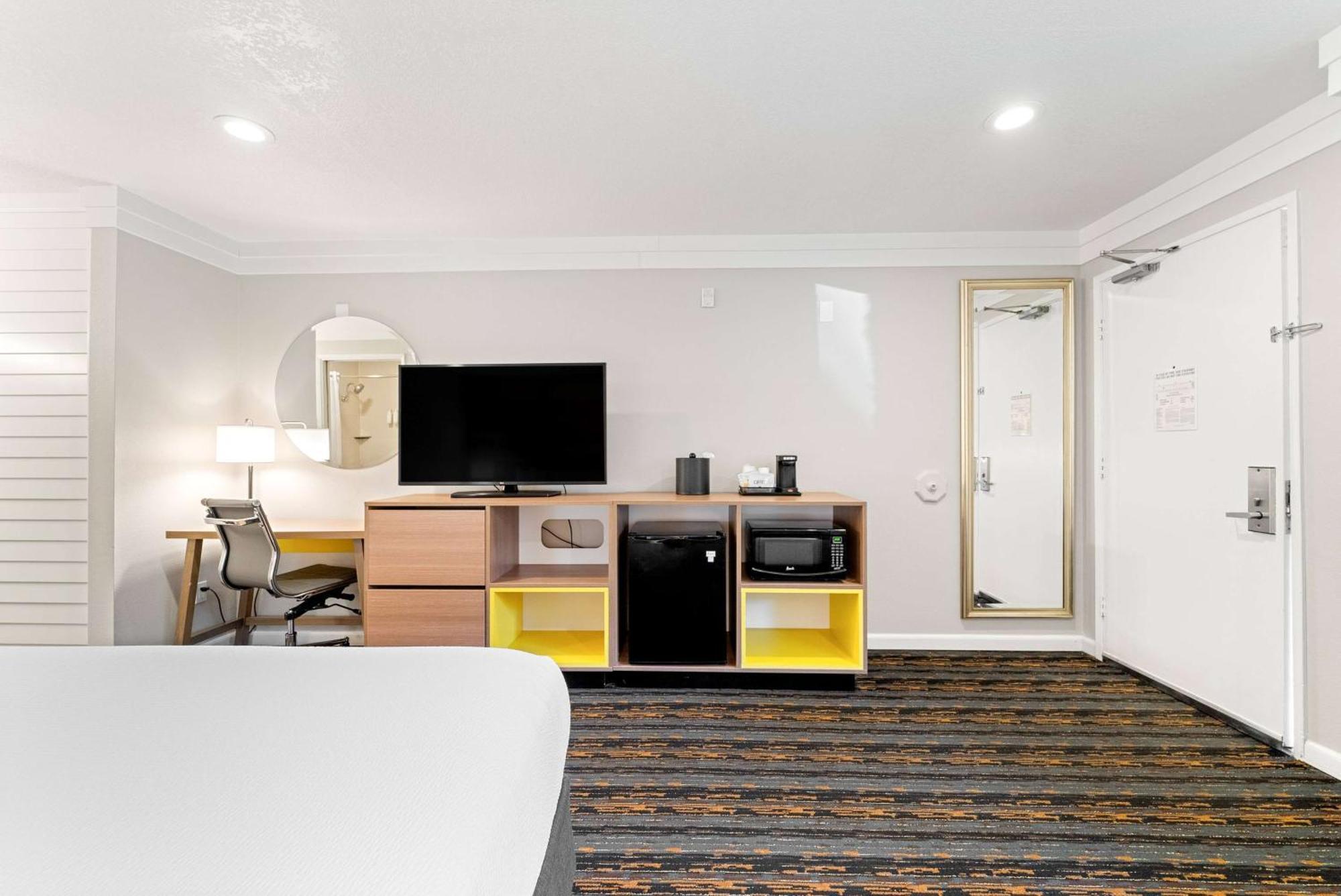Days Inn By Wyndham San Diego Hotel Circle Екстериор снимка