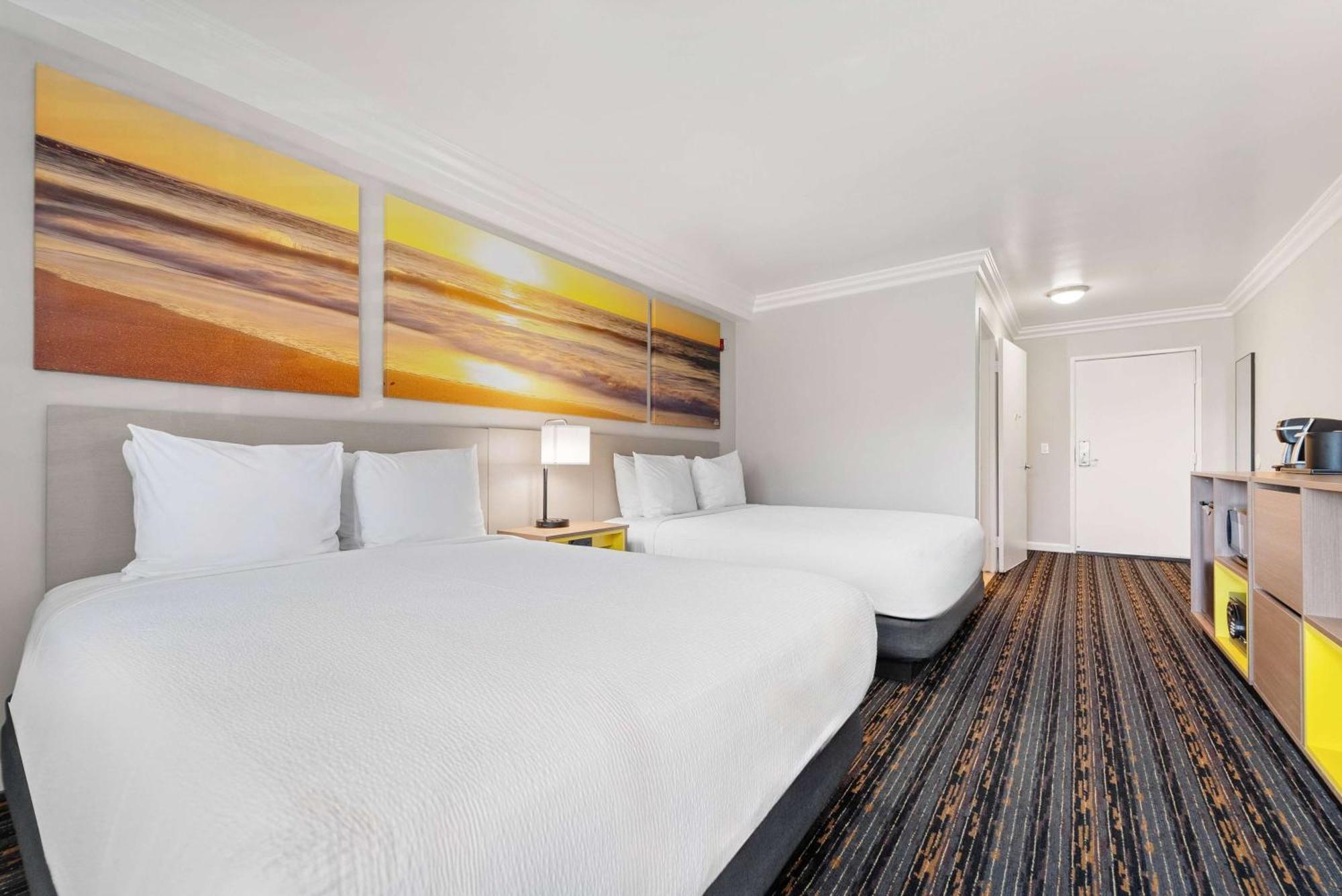 Days Inn By Wyndham San Diego Hotel Circle Екстериор снимка