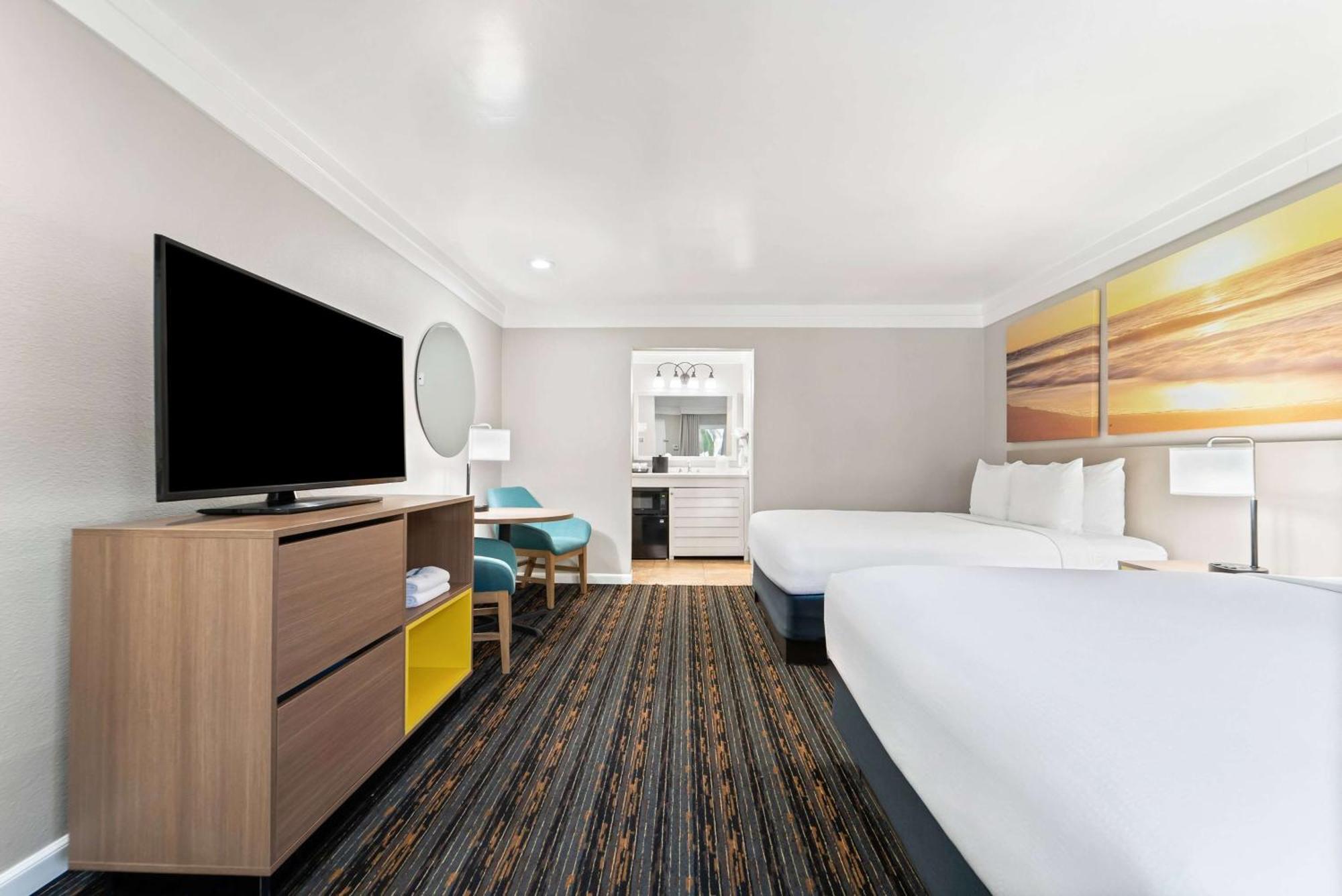 Days Inn By Wyndham San Diego Hotel Circle Екстериор снимка