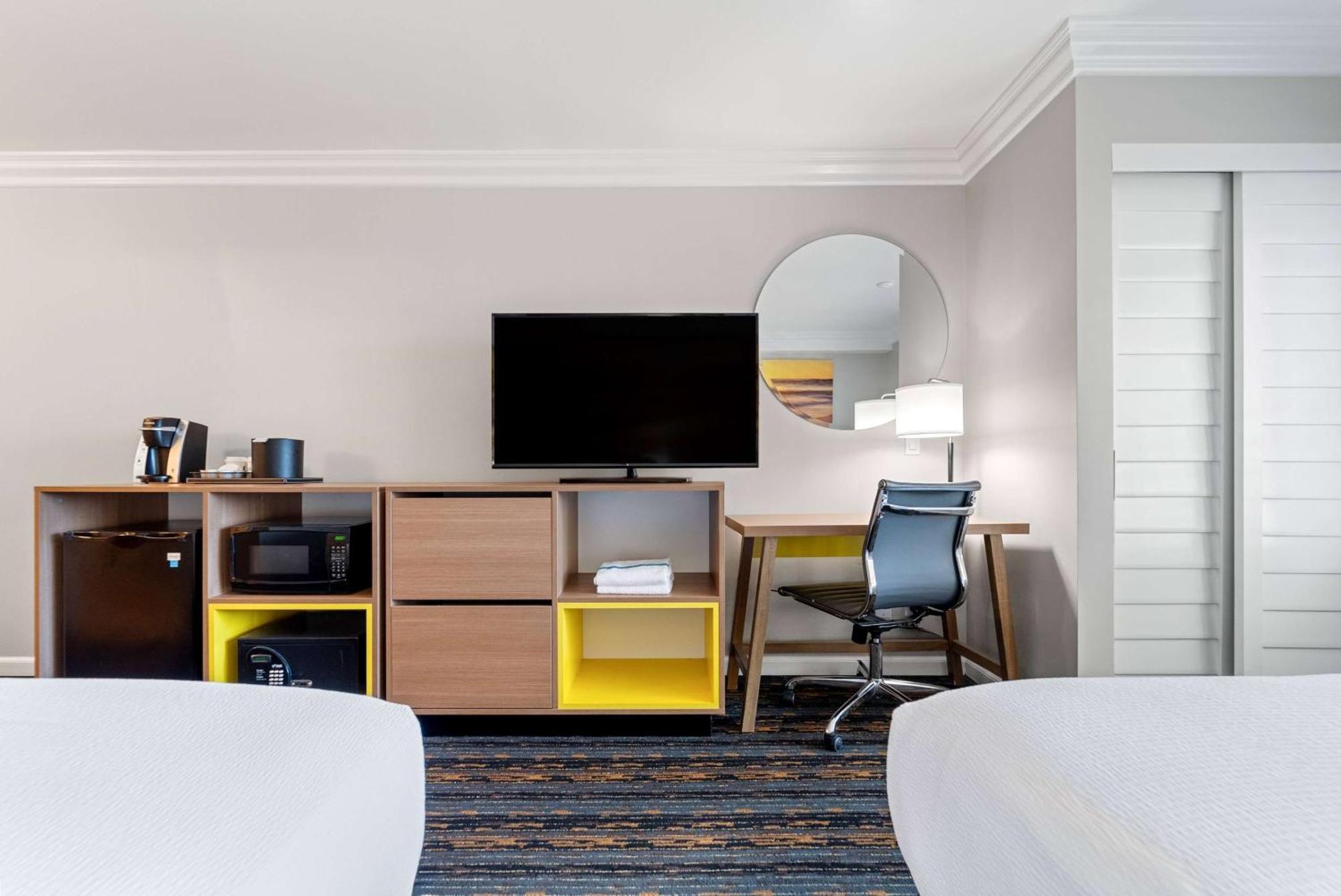 Days Inn By Wyndham San Diego Hotel Circle Екстериор снимка