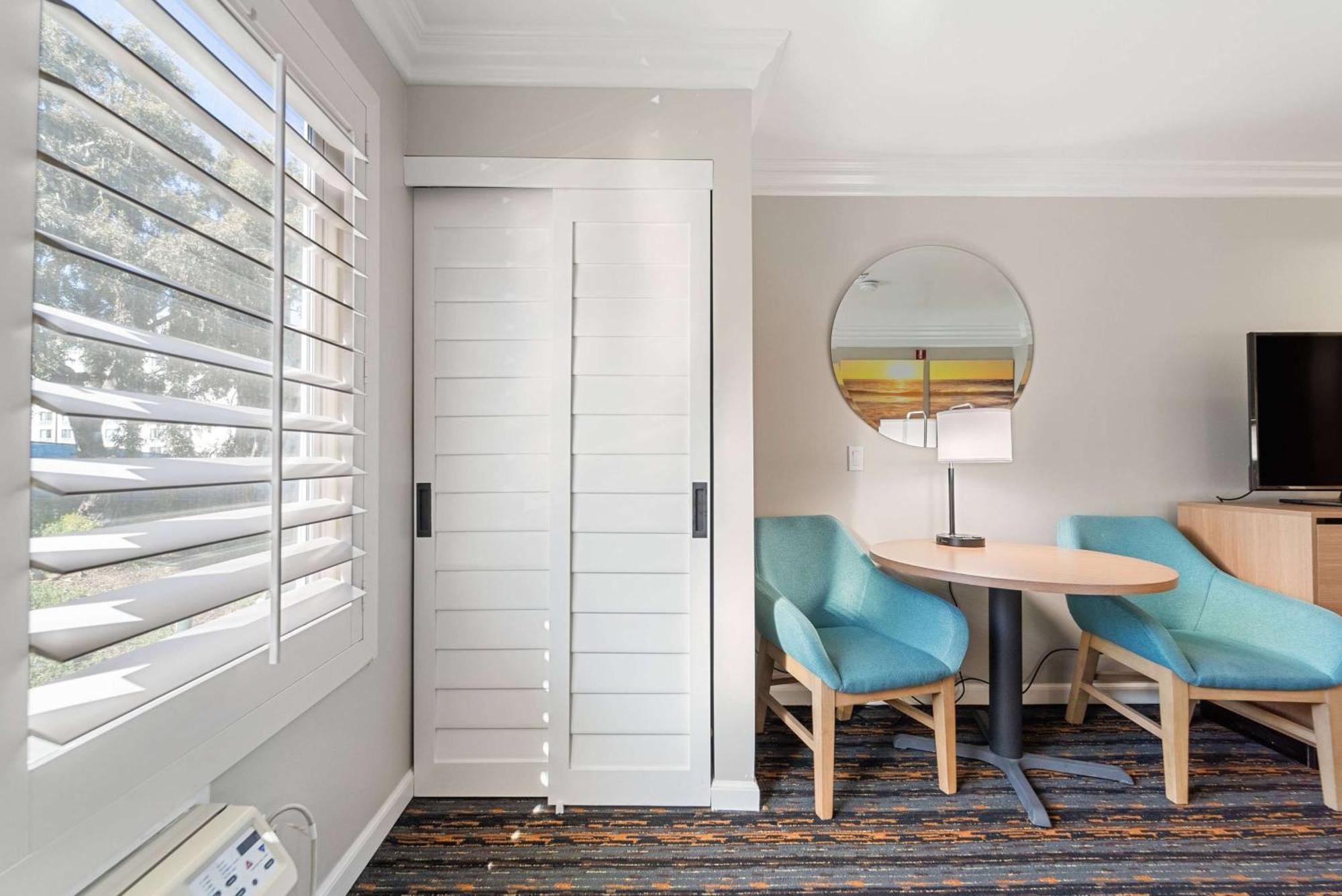 Days Inn By Wyndham San Diego Hotel Circle Екстериор снимка