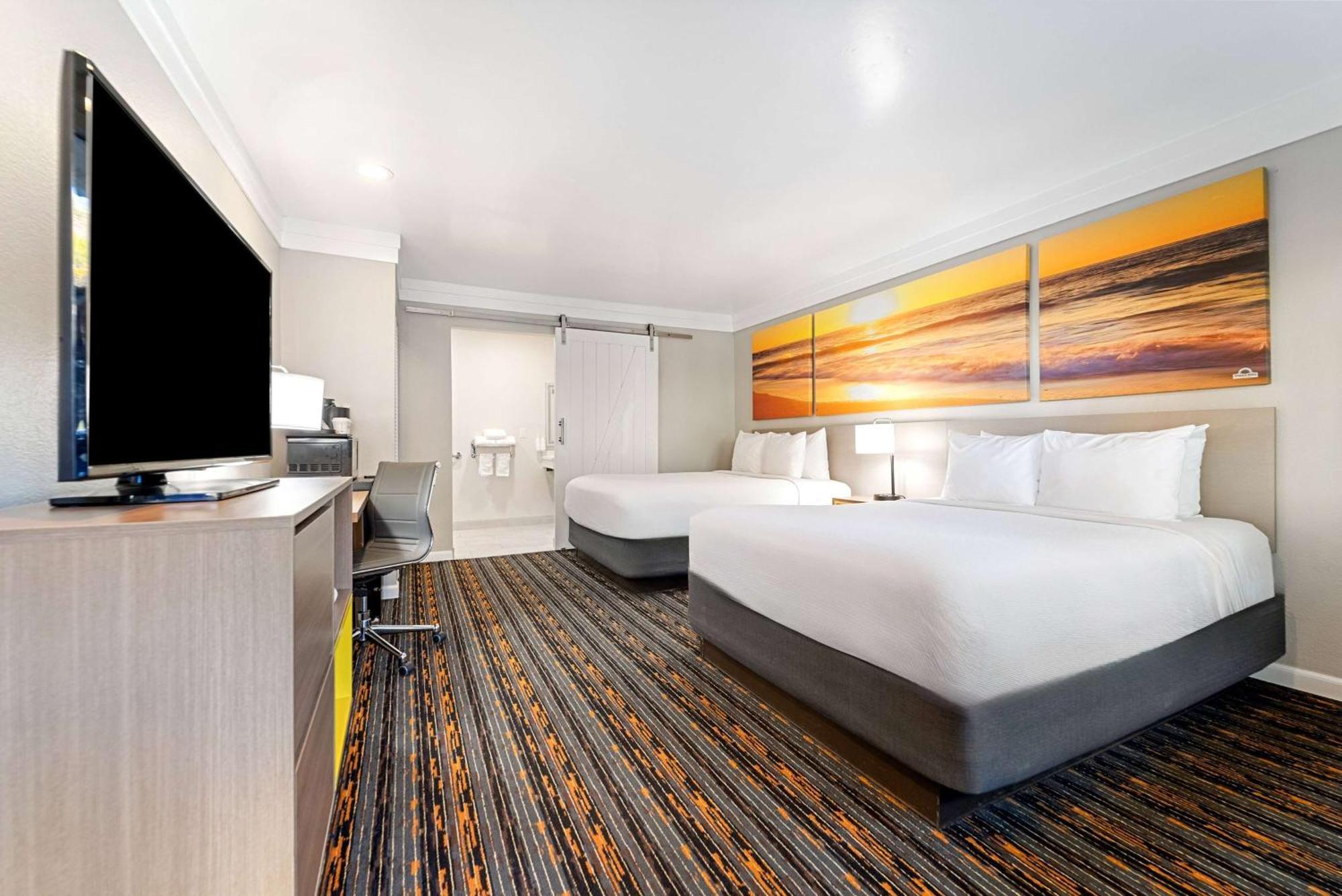 Days Inn By Wyndham San Diego Hotel Circle Екстериор снимка