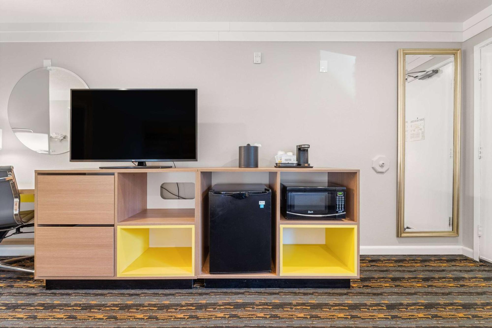 Days Inn By Wyndham San Diego Hotel Circle Екстериор снимка
