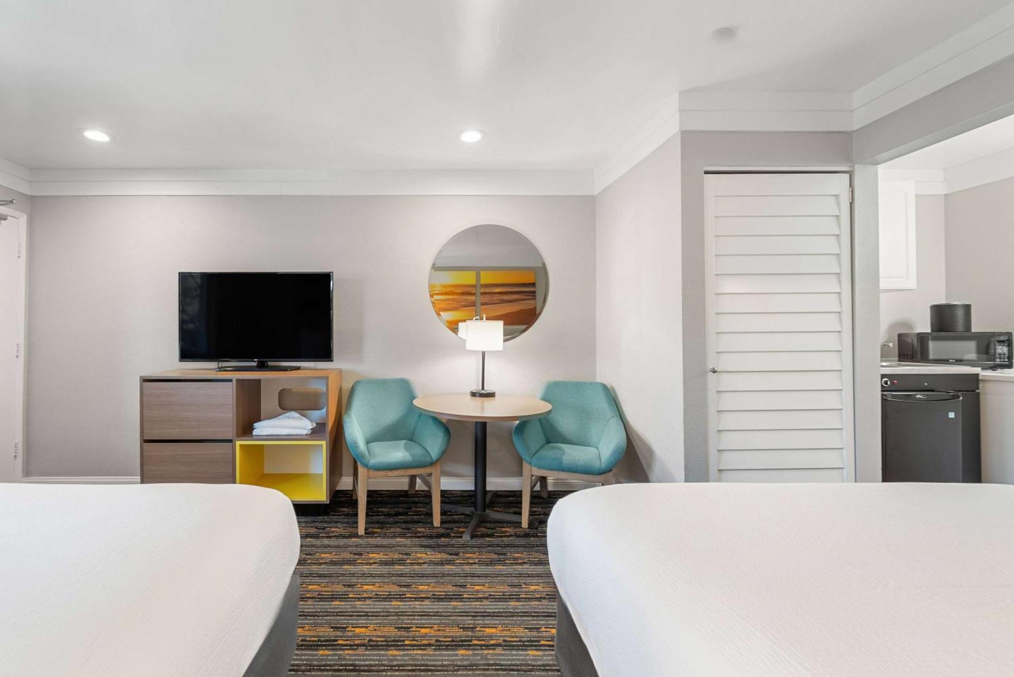 Days Inn By Wyndham San Diego Hotel Circle Екстериор снимка