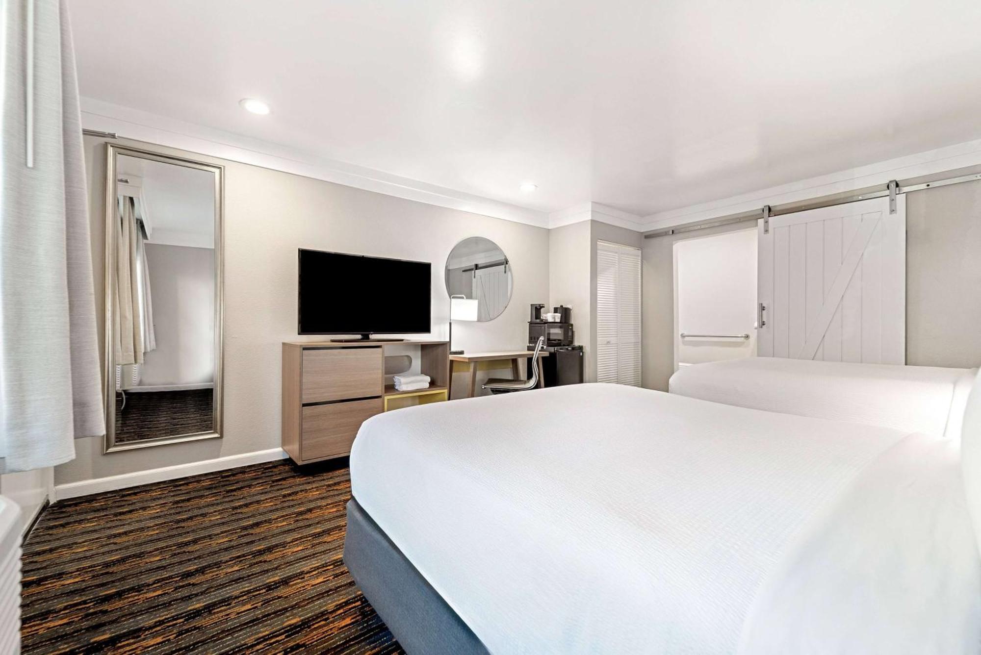 Days Inn By Wyndham San Diego Hotel Circle Екстериор снимка