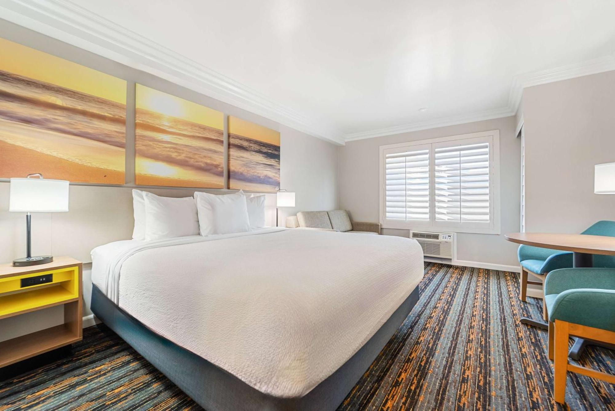 Days Inn By Wyndham San Diego Hotel Circle Екстериор снимка