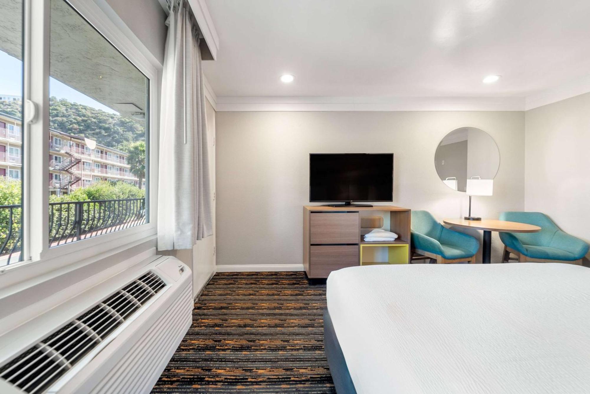 Days Inn By Wyndham San Diego Hotel Circle Екстериор снимка
