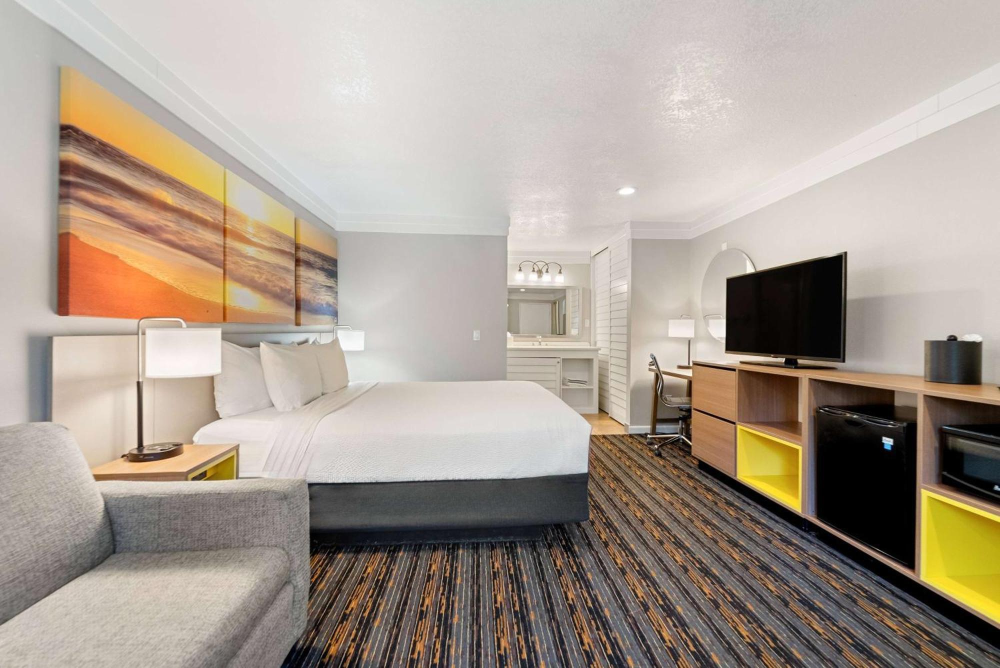 Days Inn By Wyndham San Diego Hotel Circle Екстериор снимка