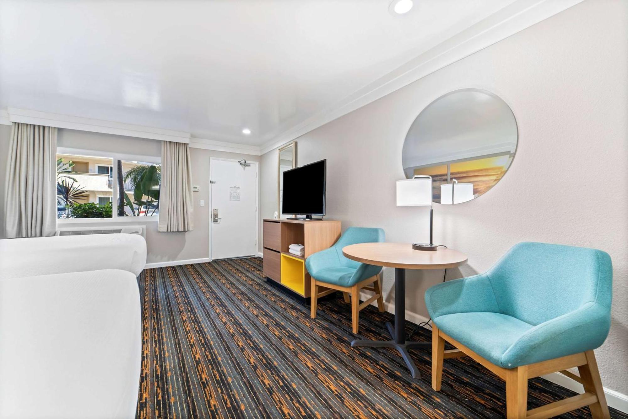 Days Inn By Wyndham San Diego Hotel Circle Екстериор снимка