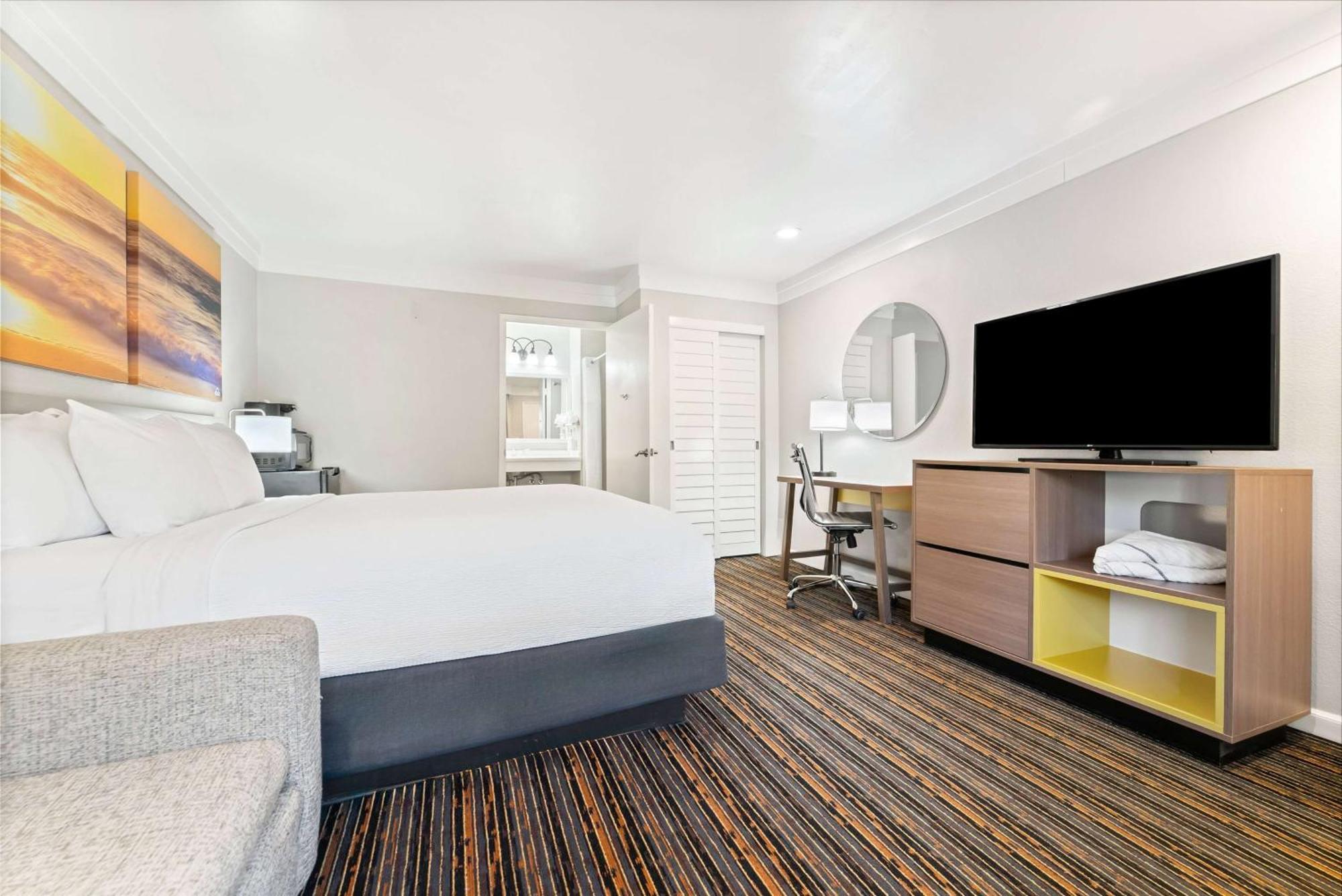 Days Inn By Wyndham San Diego Hotel Circle Екстериор снимка